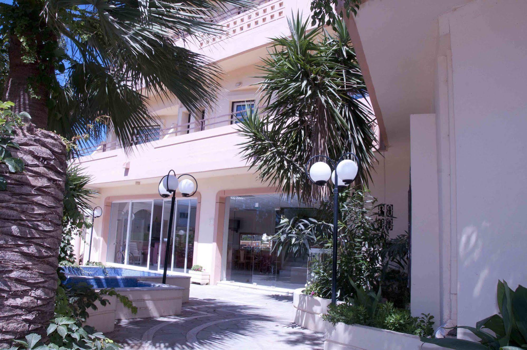 Aparthotel Louladakis